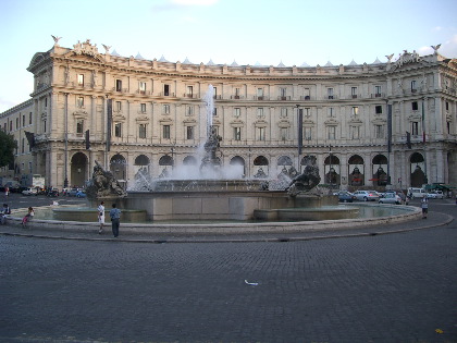 02PiazzaDellaRepublica.JPG