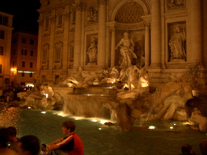 03FontanaDiTreviNight.JPG